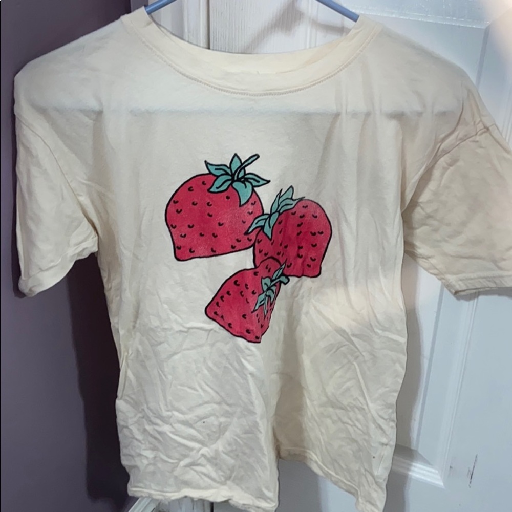 strawberry tee 🍓